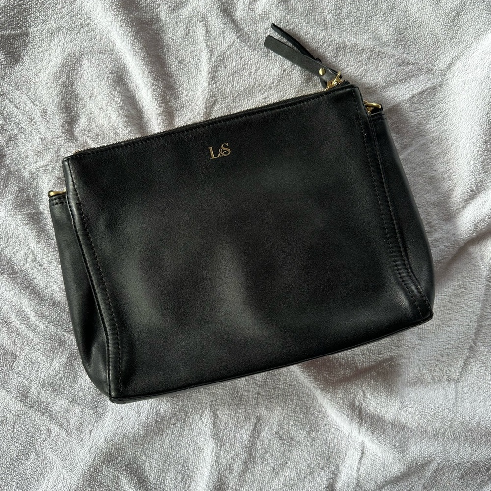 Lo & Sons. Pearl Crossbody bag